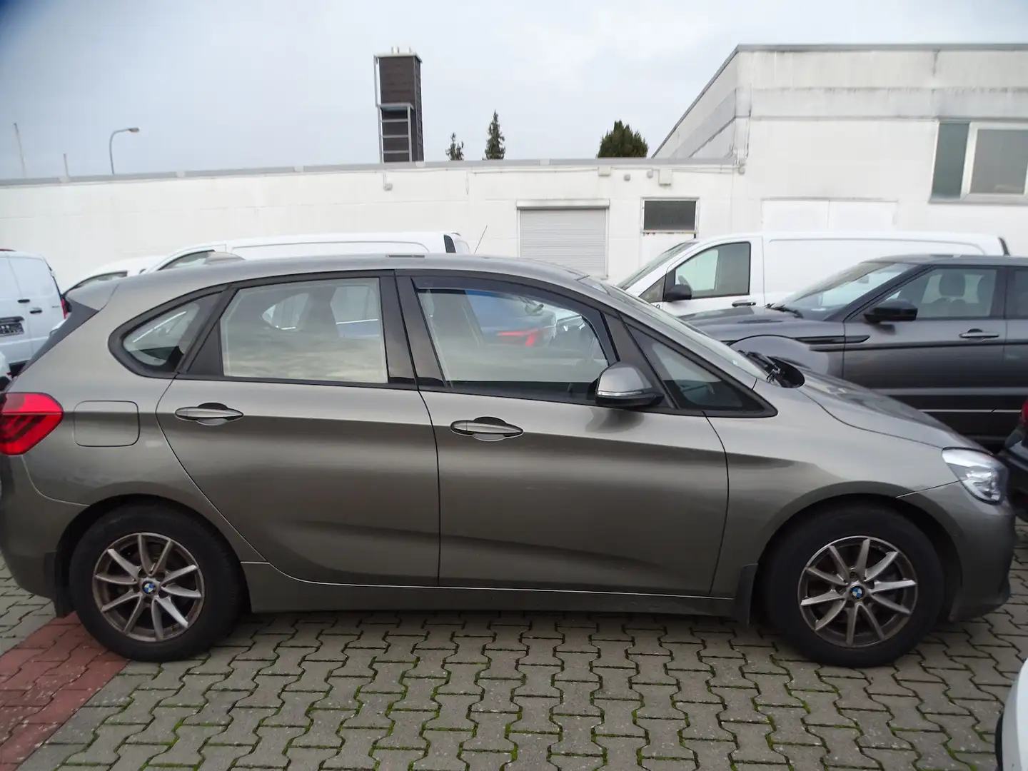 BMW 218 i Navi, Sitzheizung, Klima, Tempomat, PDC Zilver - 2