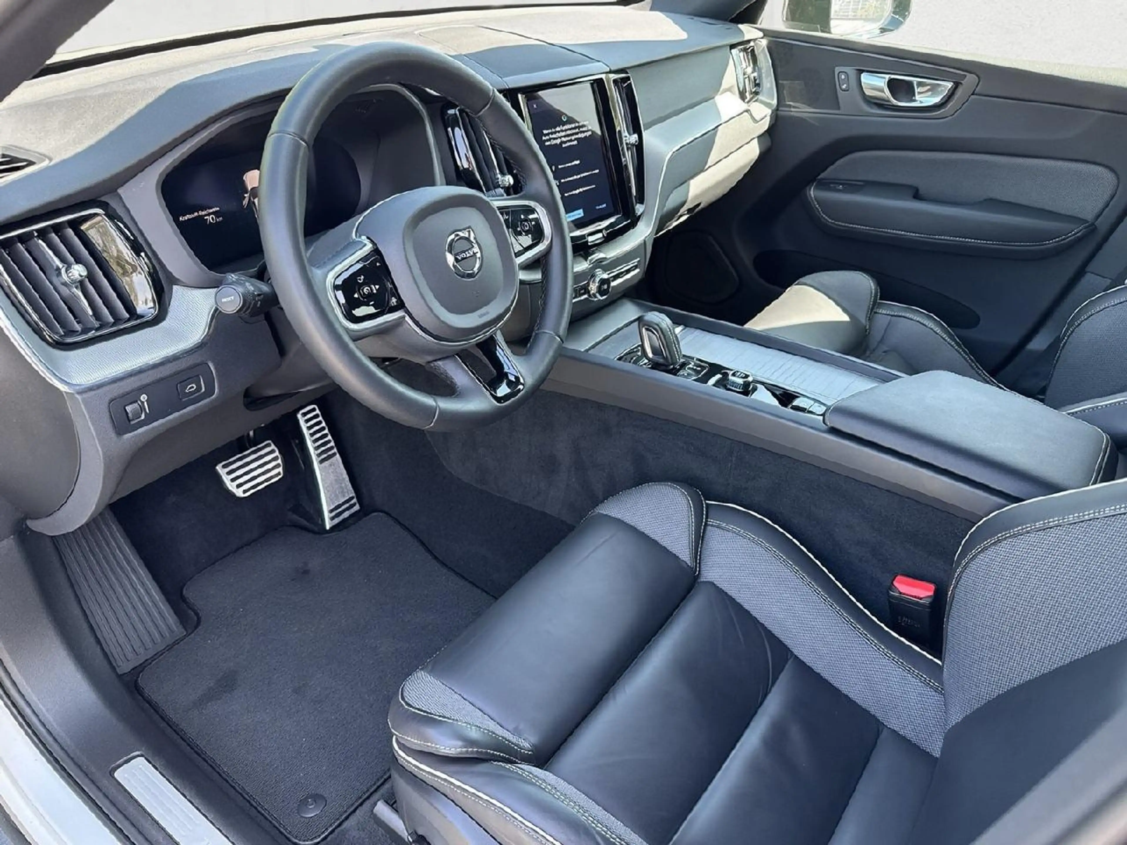 Volvo XC60 B4 Diesel R Design — photo 4