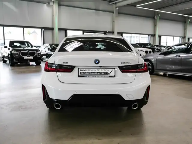 BMW 3 Series view 5