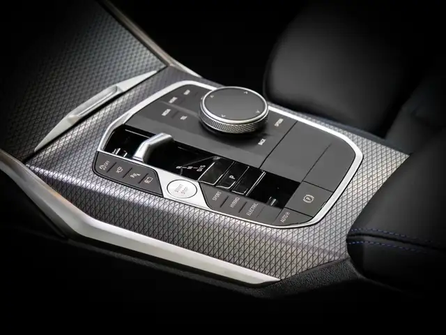 BMW 3 Series view 22