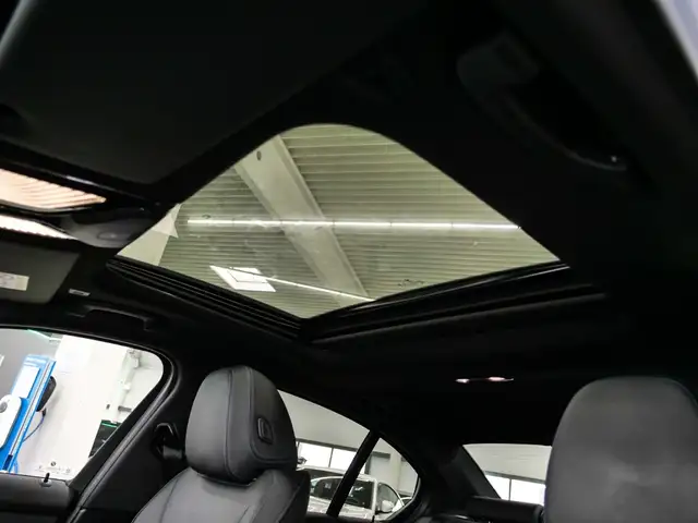 BMW 3 Series view 20