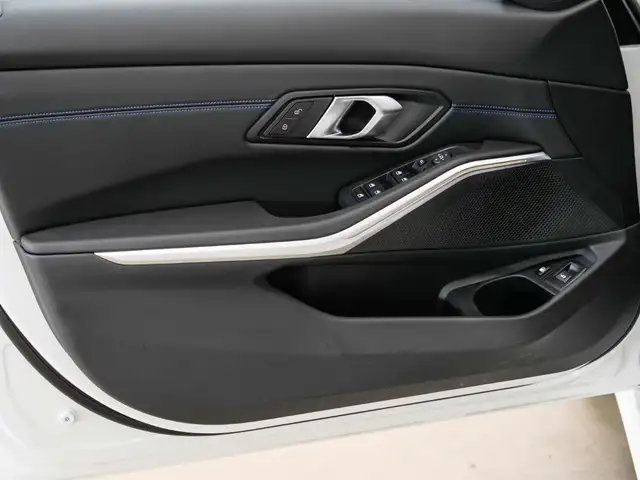 BMW 3 Series view 23