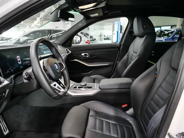 BMW 3 Series view 9
