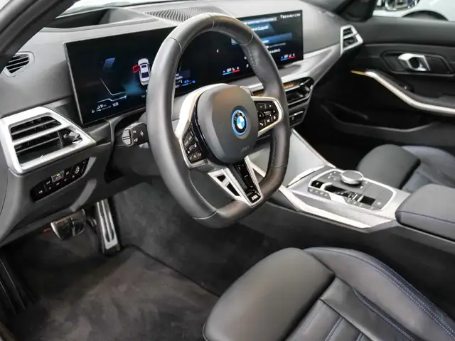 BMW 3 Series view 8