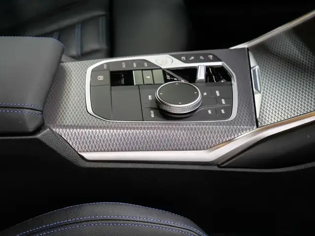 BMW 3 Series view 18