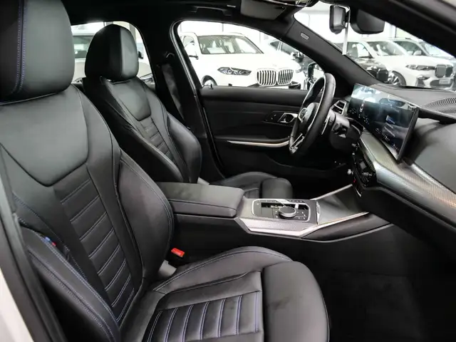 BMW 3 Series view 16