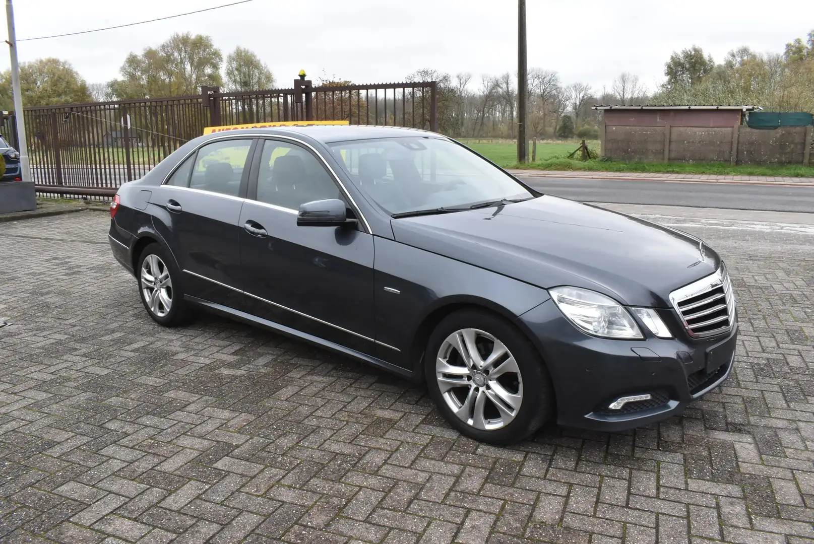 Mercedes-Benz E 200 CDI Avantgarde Star Edition Autom/Xénon/Leder Gris - 2