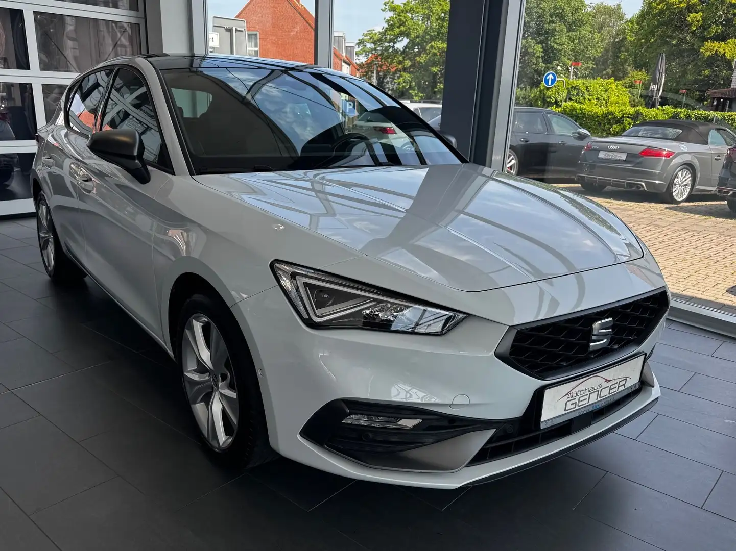 SEAT Leon FR e-Hybrid "LED/Pano/R-Kamera/VirtualC." Weiß - 2