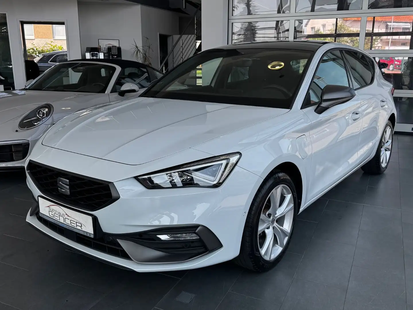 SEAT Leon FR e-Hybrid "LED/Pano/R-Kamera/VirtualC." Weiß - 1