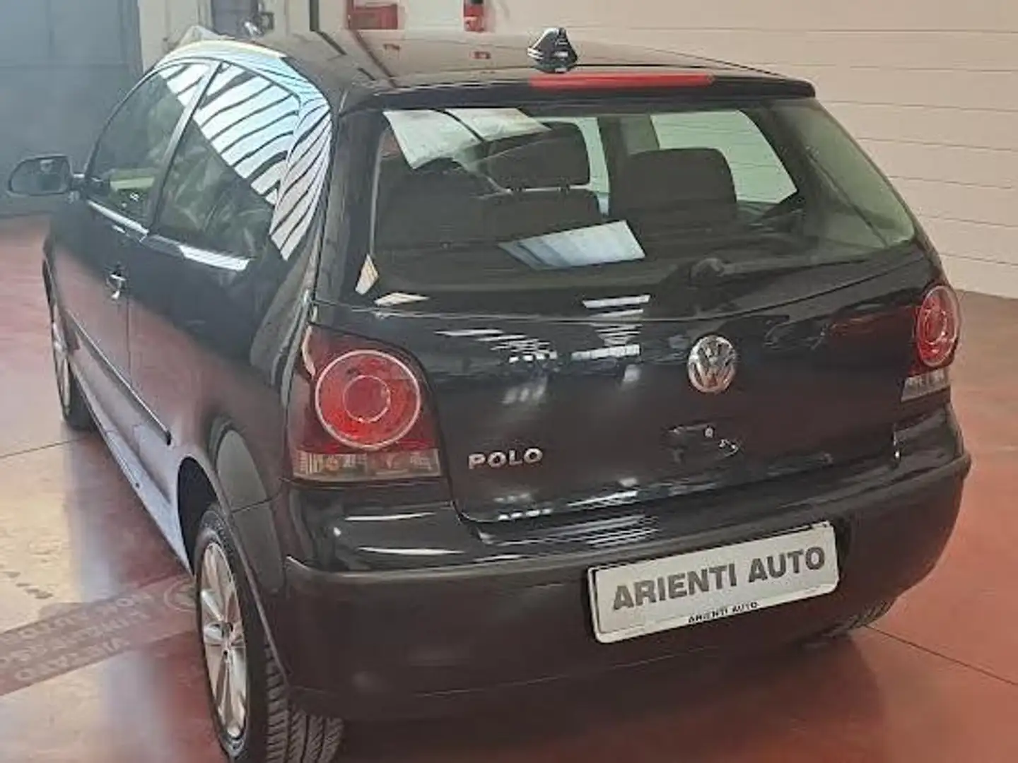 Volkswagen Polo Polo 3p 1.2 Trendline c/clima 55cv Negro - 2