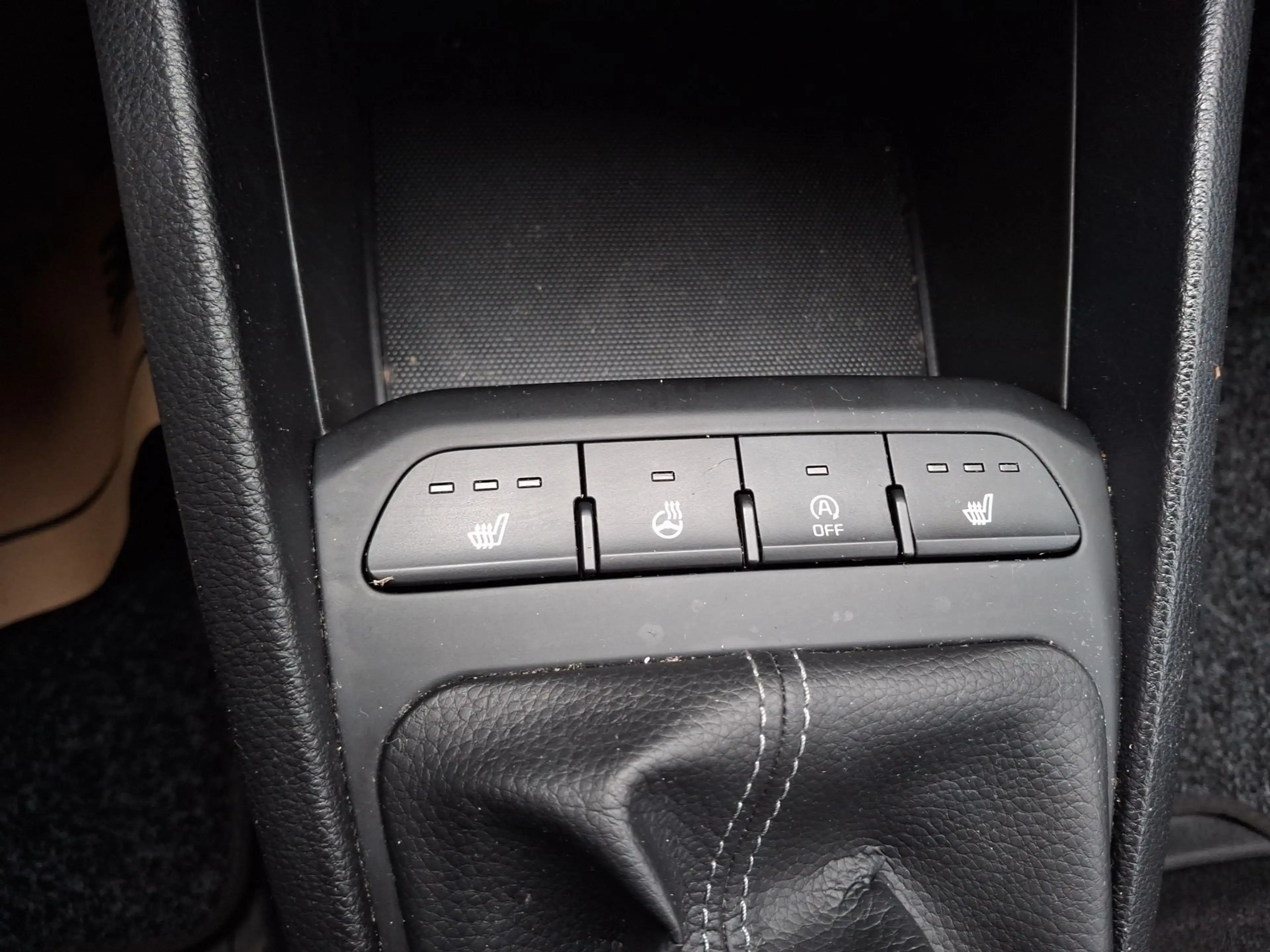 Kia Stonic 1.25 MPI ISG Titan AHK+SHZ+LM — photo 15