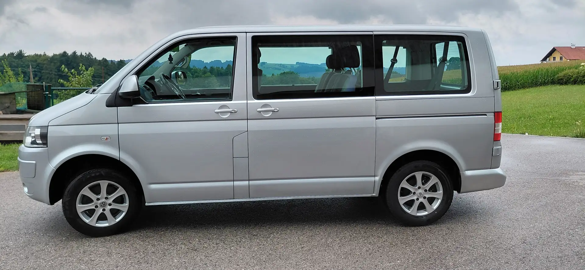 Volkswagen T5 Caravelle Comfortline 2,0 TDI 4motion D-PF Silber - 2