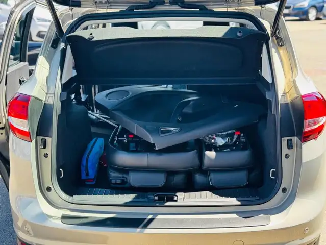 Ford C-Max view 5