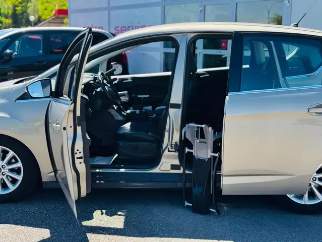 Ford C-Max view 2