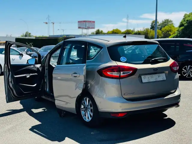 Ford C-Max view 3
