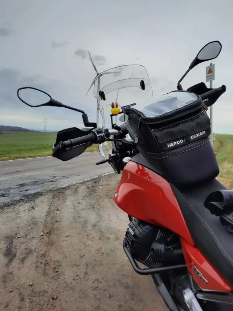 Moto Guzzi V 85 TT Rood - 1