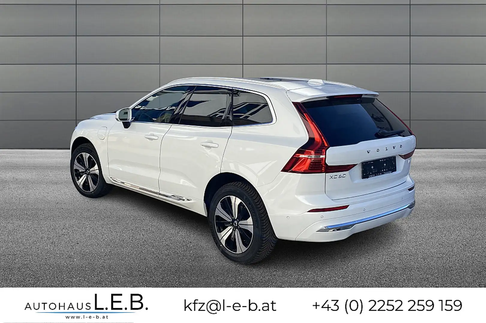 Volvo XC60 T6 AWD Recharge PHEV Plus Bright Geartronic Weiß - 2