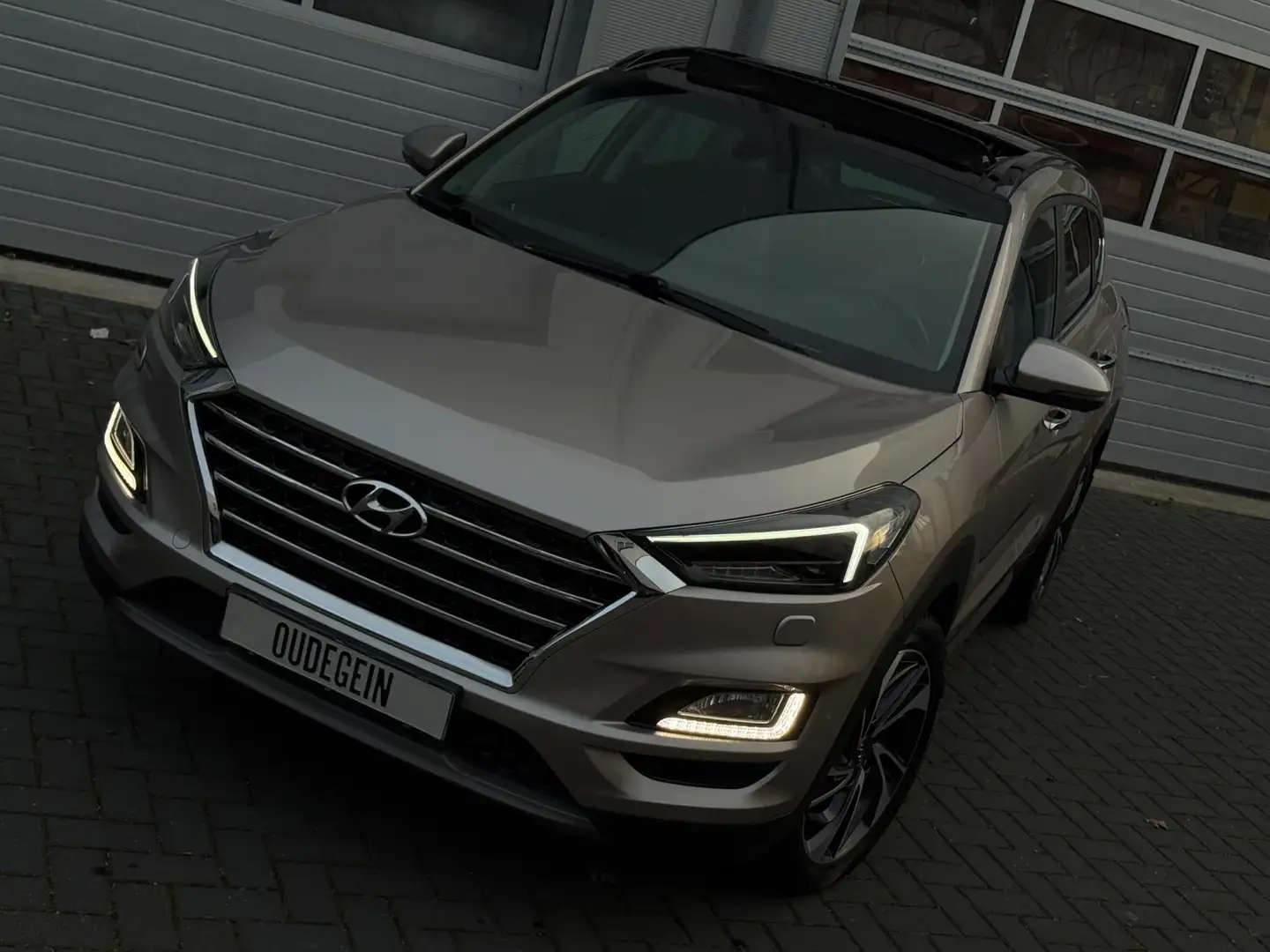 Hyundai TUCSON 1.6 T-GDI PREMIUM / TREKHAAK / CARPLAY / PANO / 36 - 2