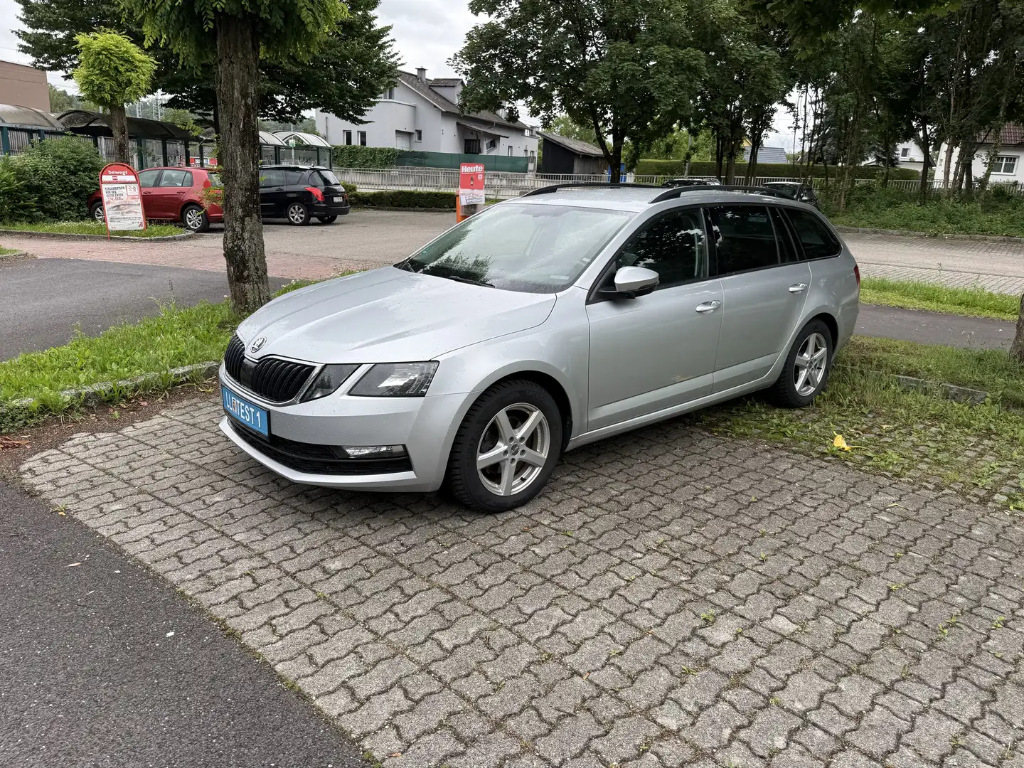 Skoda Octavia Škoda OCTAVIA Combi Ambition Limited TDI Grau - 1