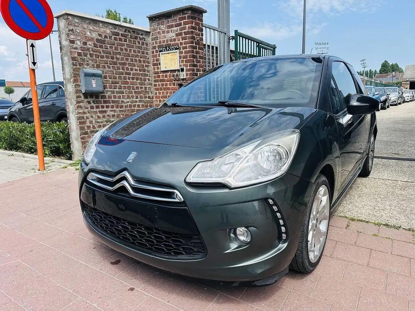 Citroen DS3 1.6 VTI MET 78DKM EDITION SO CHIC Grijs - 1
