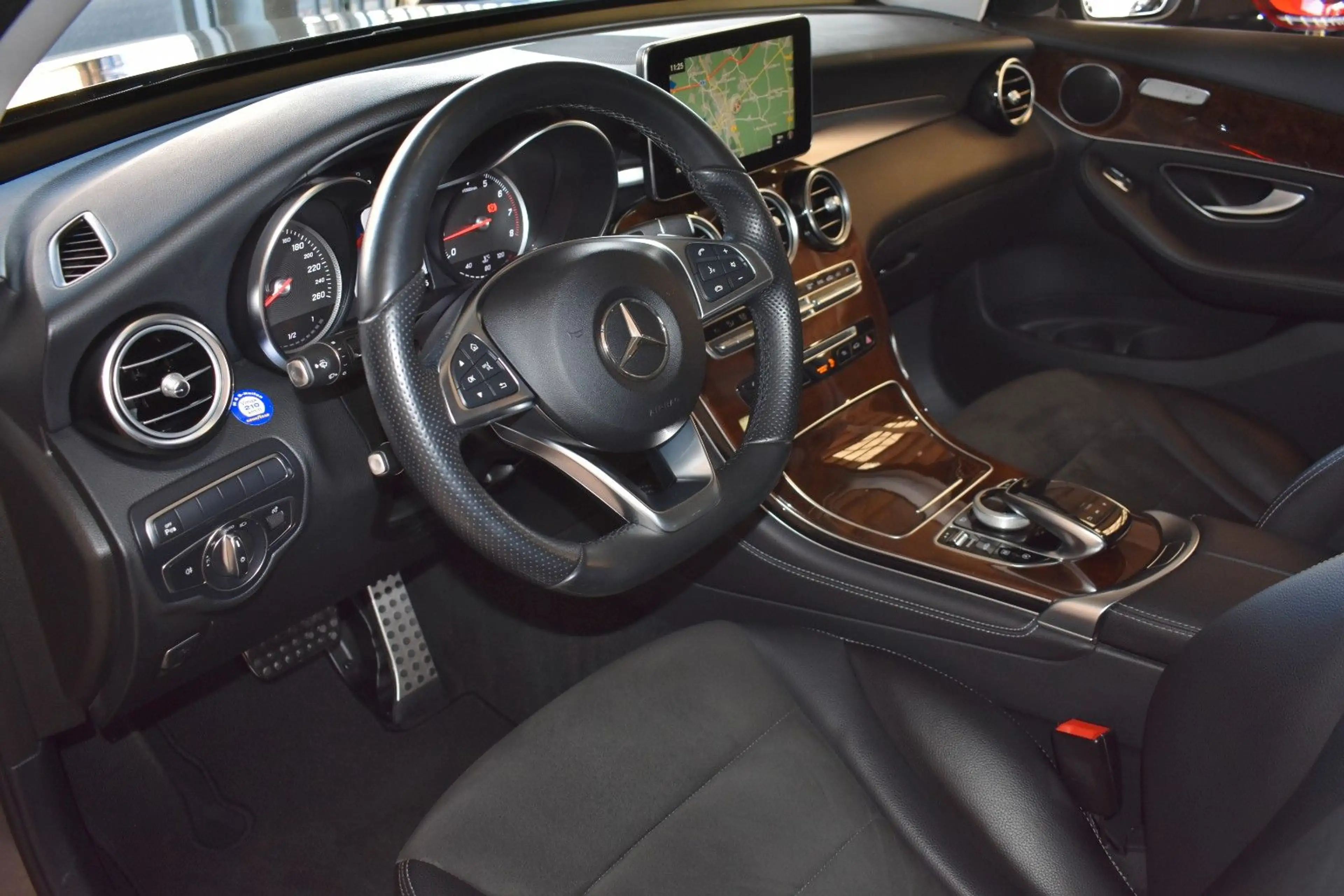 Mercedes-Benz GLC 250 4M AMGLINE AIRMATIC LED ALCANTARA KAMERA — photo 9