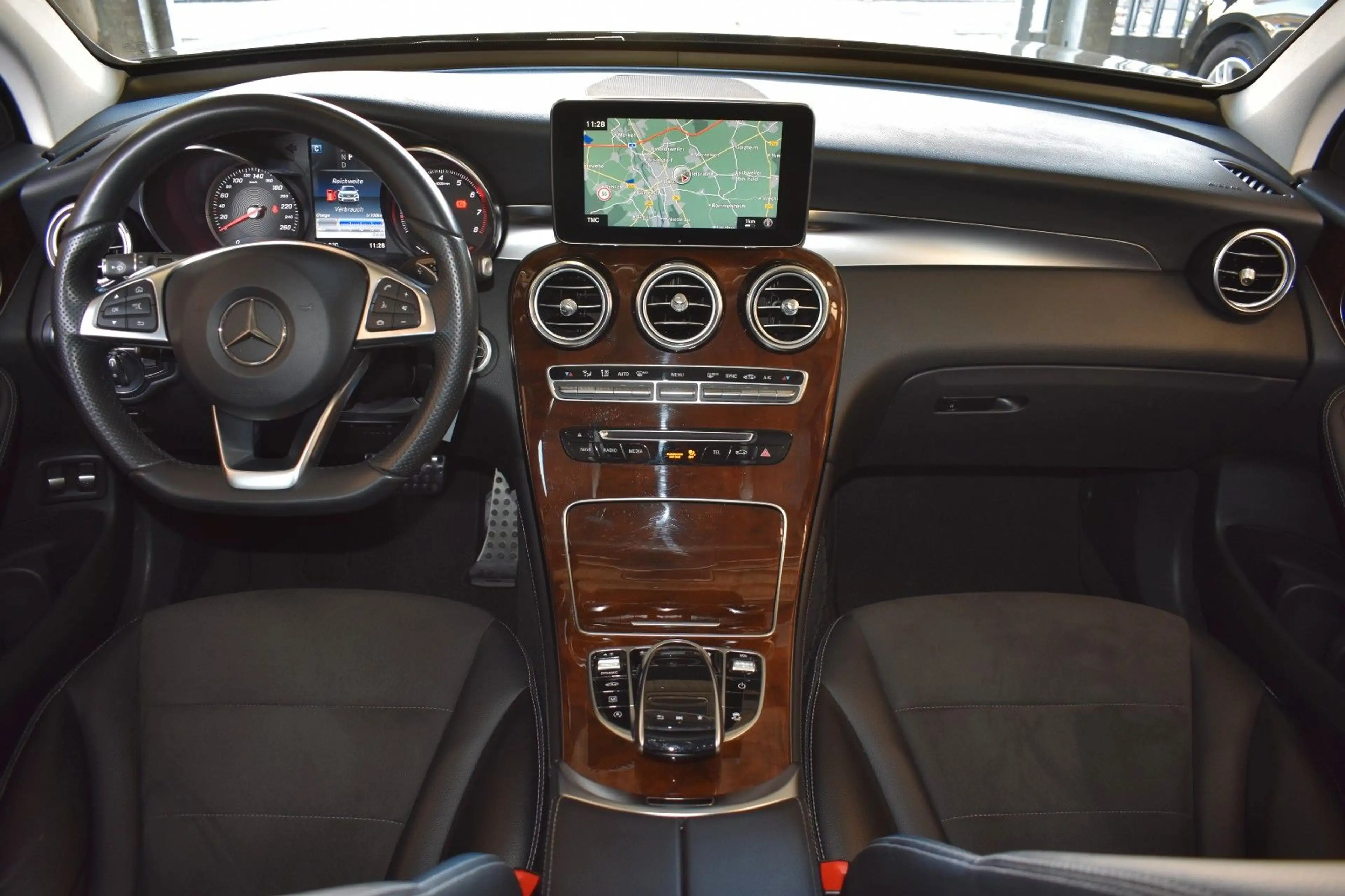 Mercedes-Benz GLC 250 4M AMGLINE AIRMATIC LED ALCANTARA KAMERA — photo 10
