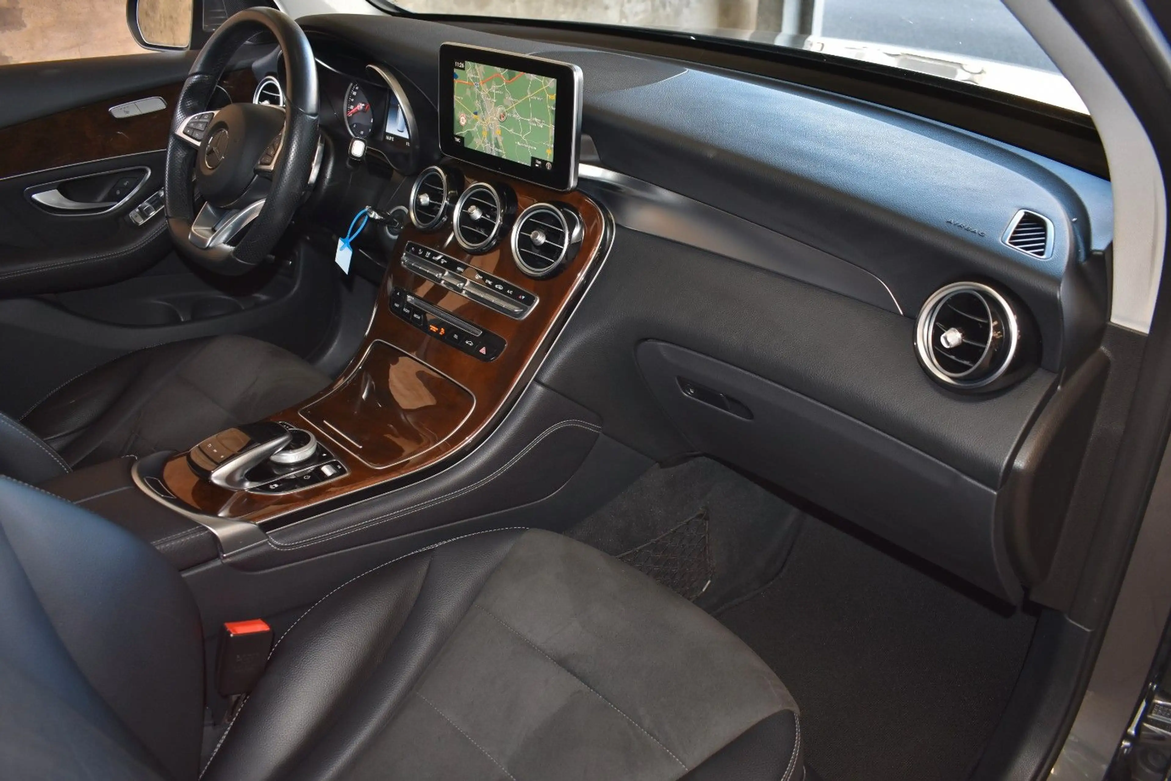 Mercedes-Benz GLC 250 4M AMGLINE AIRMATIC LED ALCANTARA KAMERA — photo 11