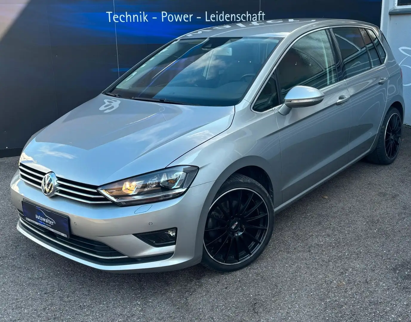 Volkswagen Golf Sportsvan VII Highline BMT/Start-Stopp Plateado - 2