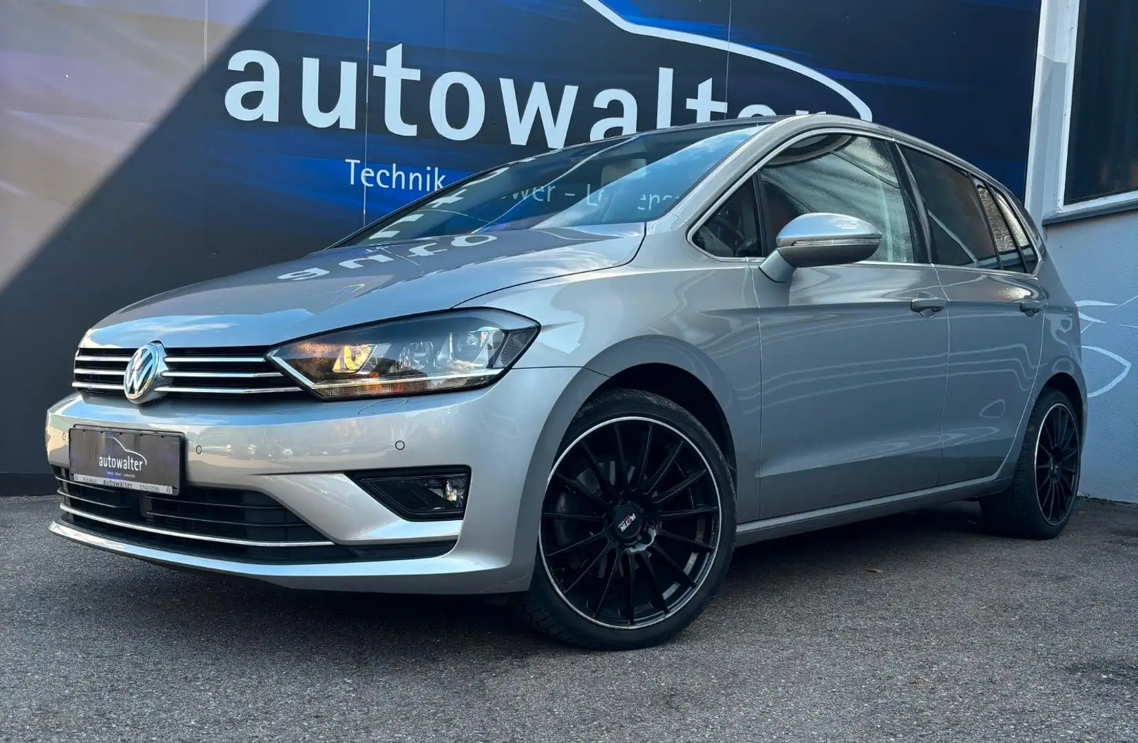 Volkswagen Golf Sportsvan VII Highline BMT/Start-Stopp Plateado - 1