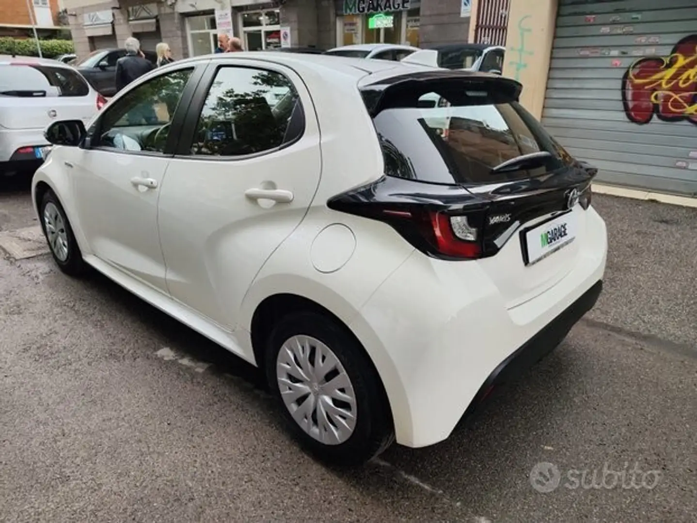 Toyota Yaris 1.5 Hybrid 5 porte Business Nero - 1