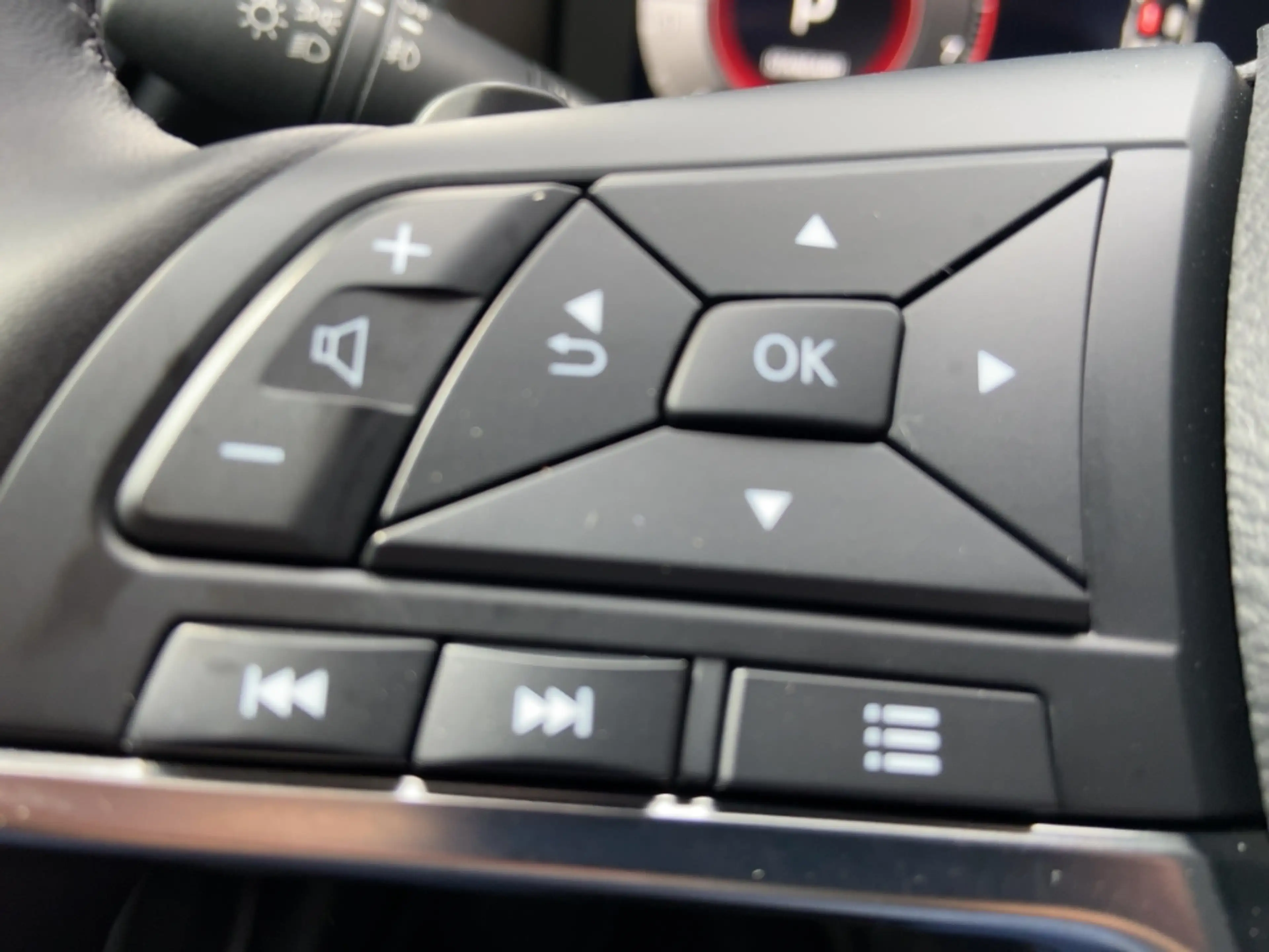 Nissan Juke TEKNA 114PS Automatik Winter/360°/Carplay/Navi — photo 12