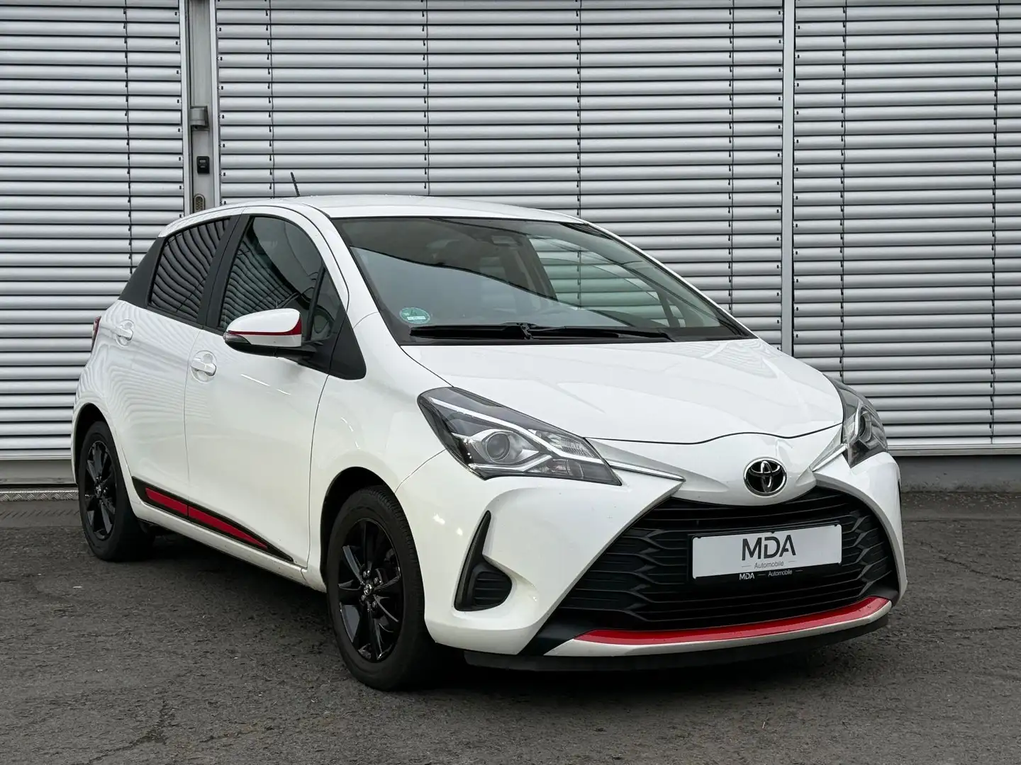 Toyota Yaris 1.0 Comfort 1.HAND/NAVI/WINTERPAKET/MFL Weiß - 1