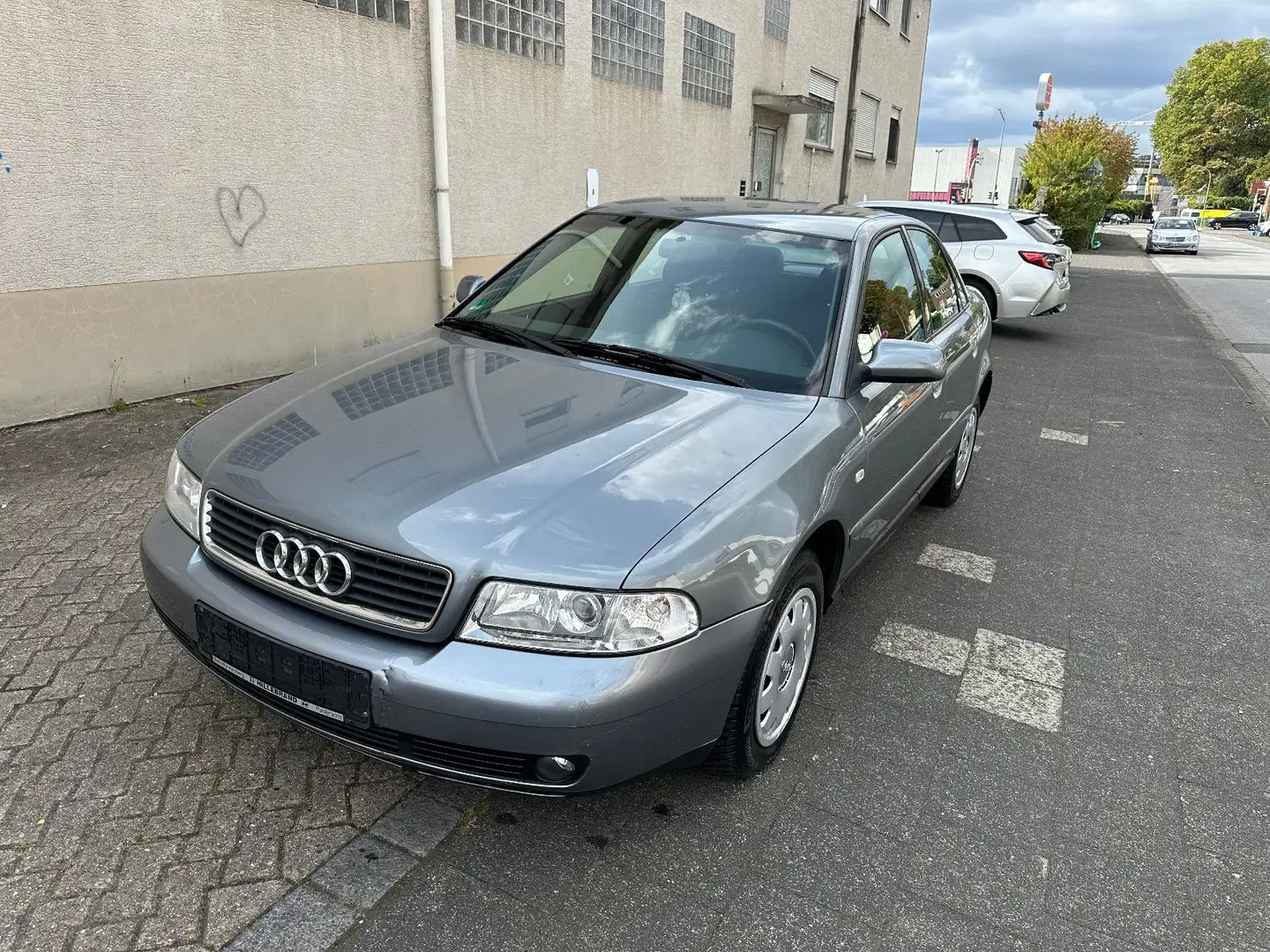 Audi A4 **1.8** Automatik **Tüv Neu**Klimaautomatik** Grau - 1