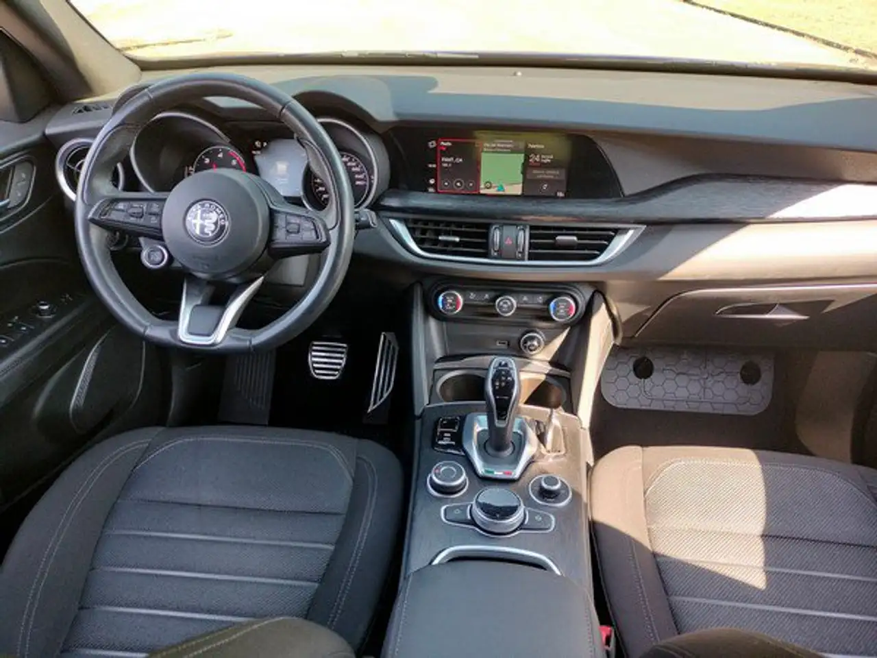 Alfa Romeo Stelvio 2023 — фото 13