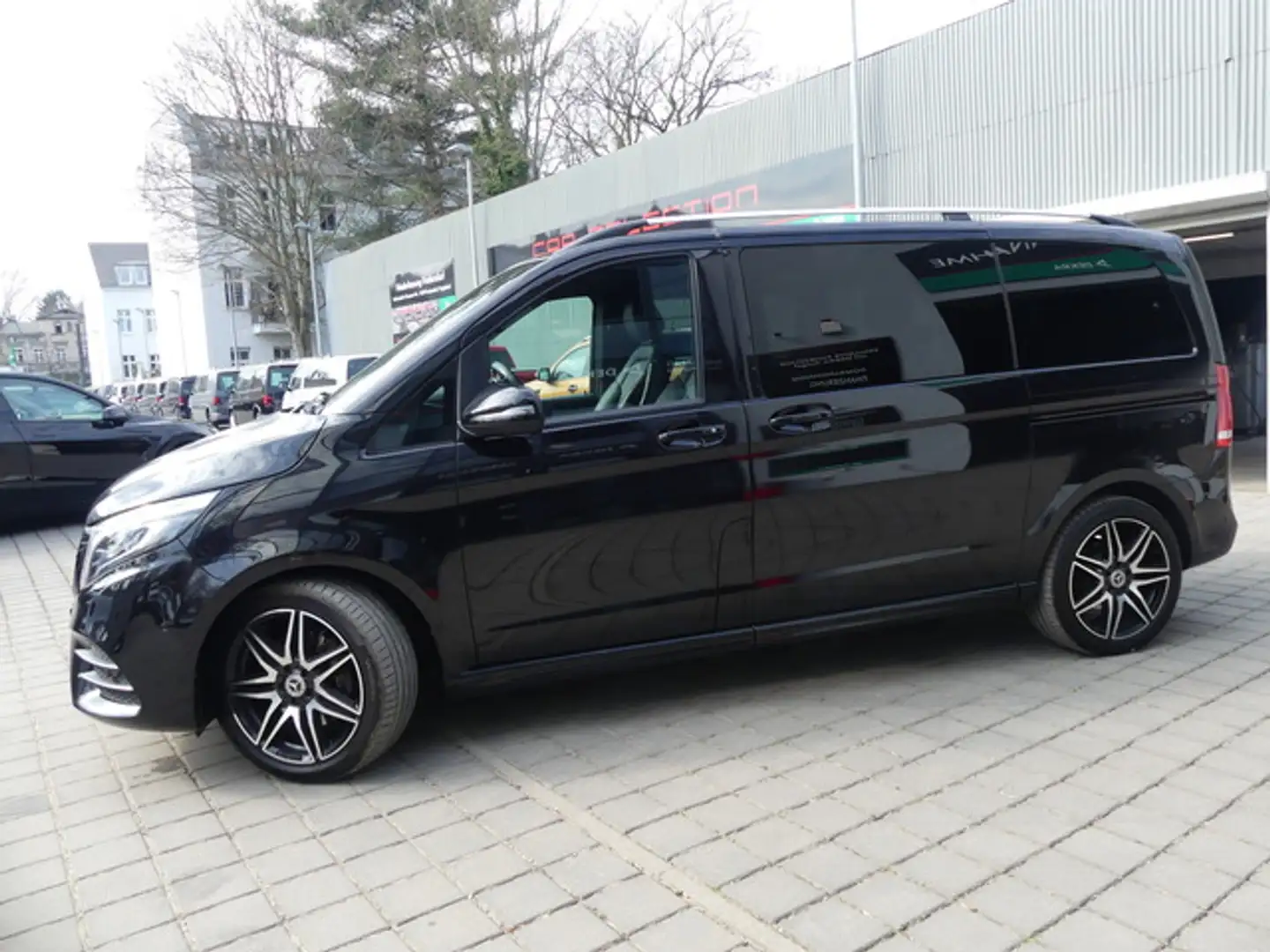 Mercedes-Benz V 300 d 4Matic AVANTG. AMG MBUX/LED/AIRMATIK/KAM Zwart - 2