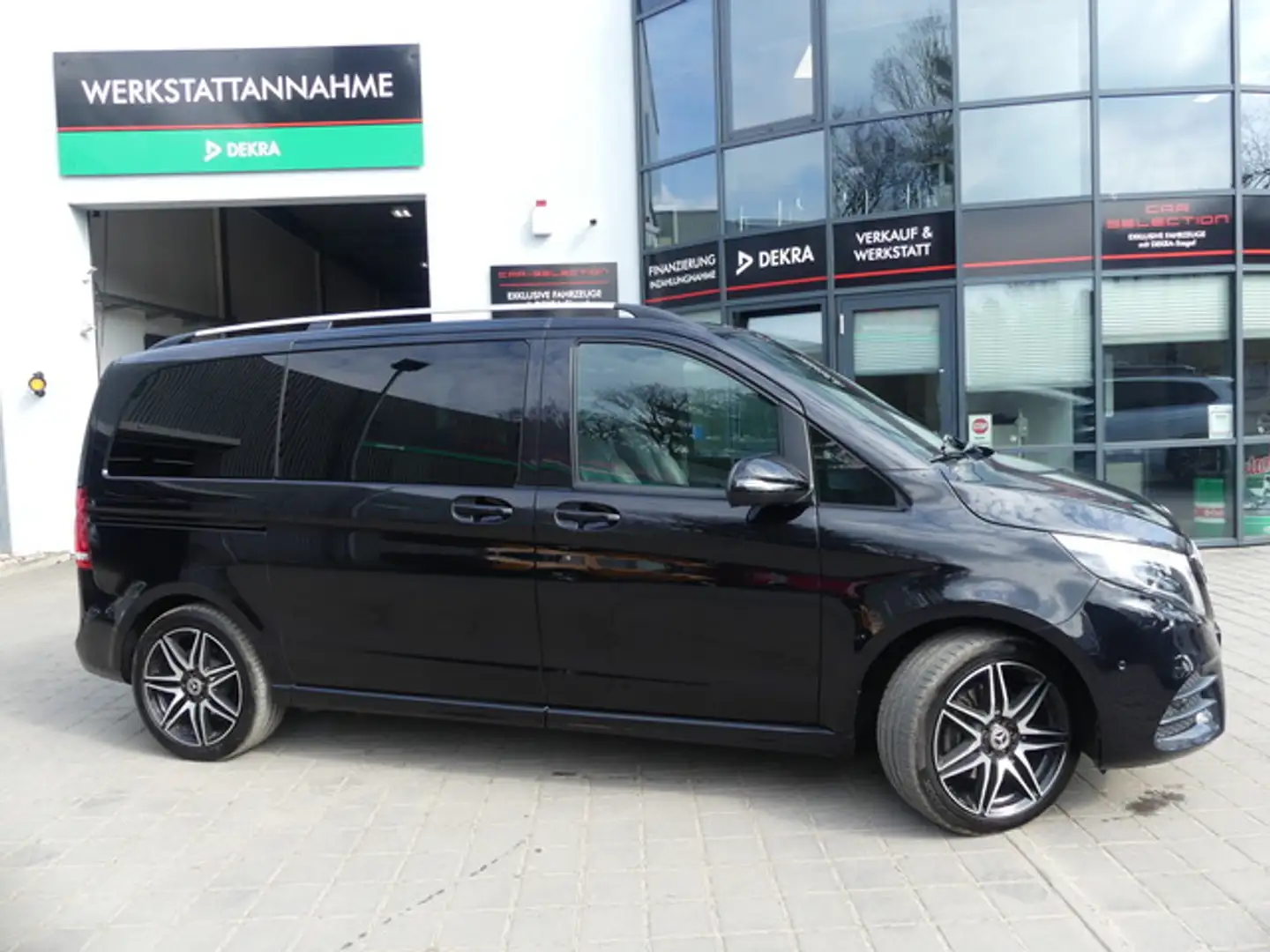 Mercedes-Benz V 300 d 4Matic AVANTG. AMG MBUX/LED/AIRMATIK/KAM Zwart - 1