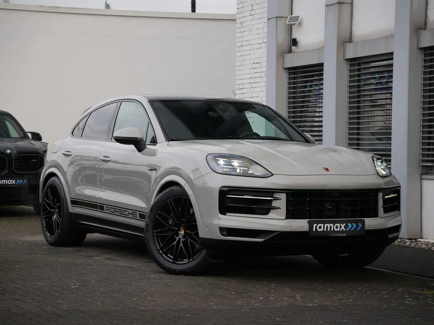 Porsche Cayenne E-Hybrid Coupé ACC-LUFTF-PANO-AHK-MATRIX-BOSE Gri - 1