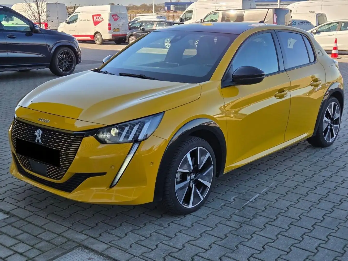 Peugeot e-208 e-208 50 kWh Electric GT-Line Aut. Pano Gelb - 1