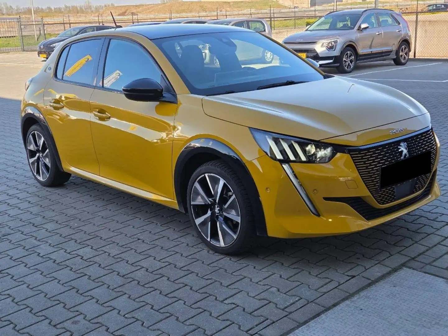 Peugeot e-208 e-208 50 kWh Electric GT-Line Aut. Pano Gelb - 2