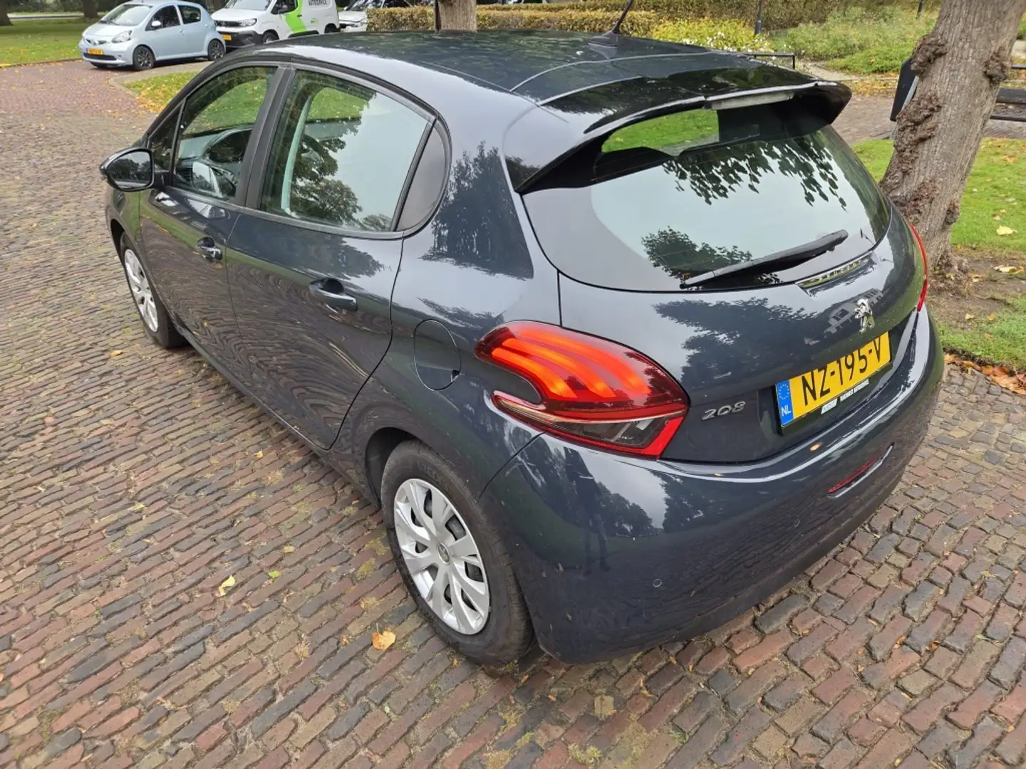 Peugeot 208 1.2 Pure Tech Blue Lion Gris - 2