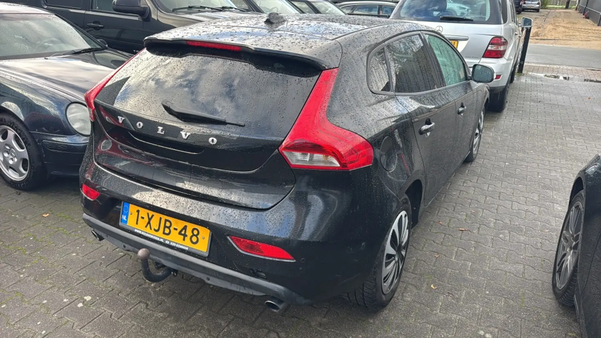 Volvo V40 2.0 D4 2014 Diesel Zwart Motorschade Export Schwarz - 2
