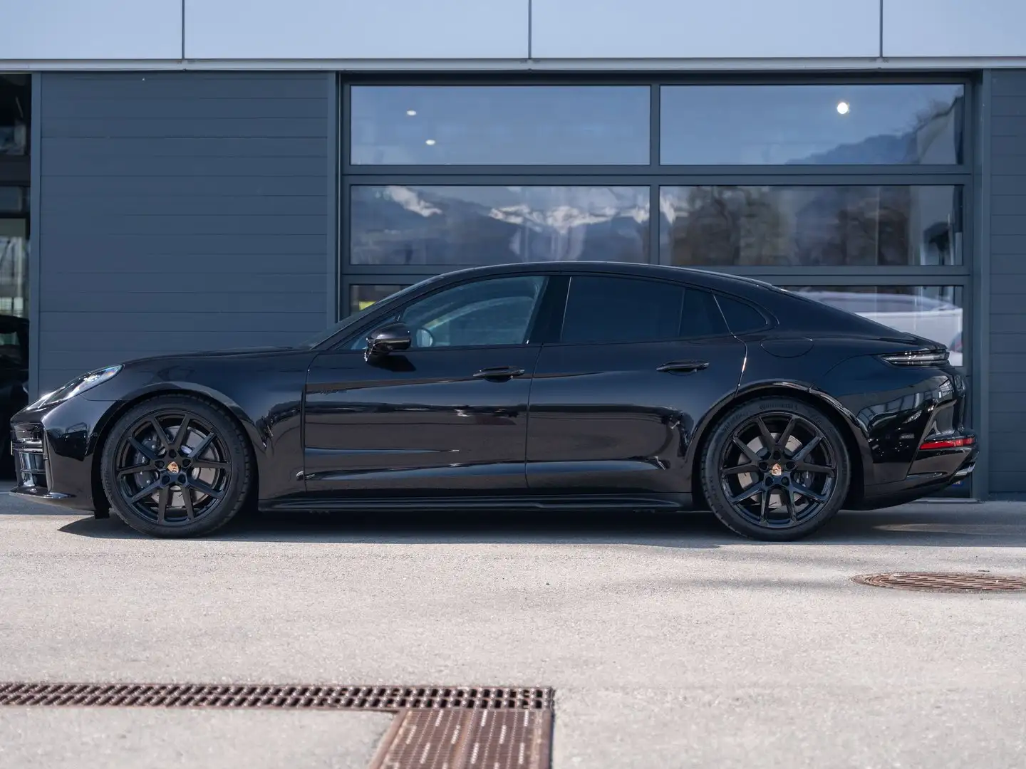Porsche Panamera 4 E-Hybrid Schwarz - 2