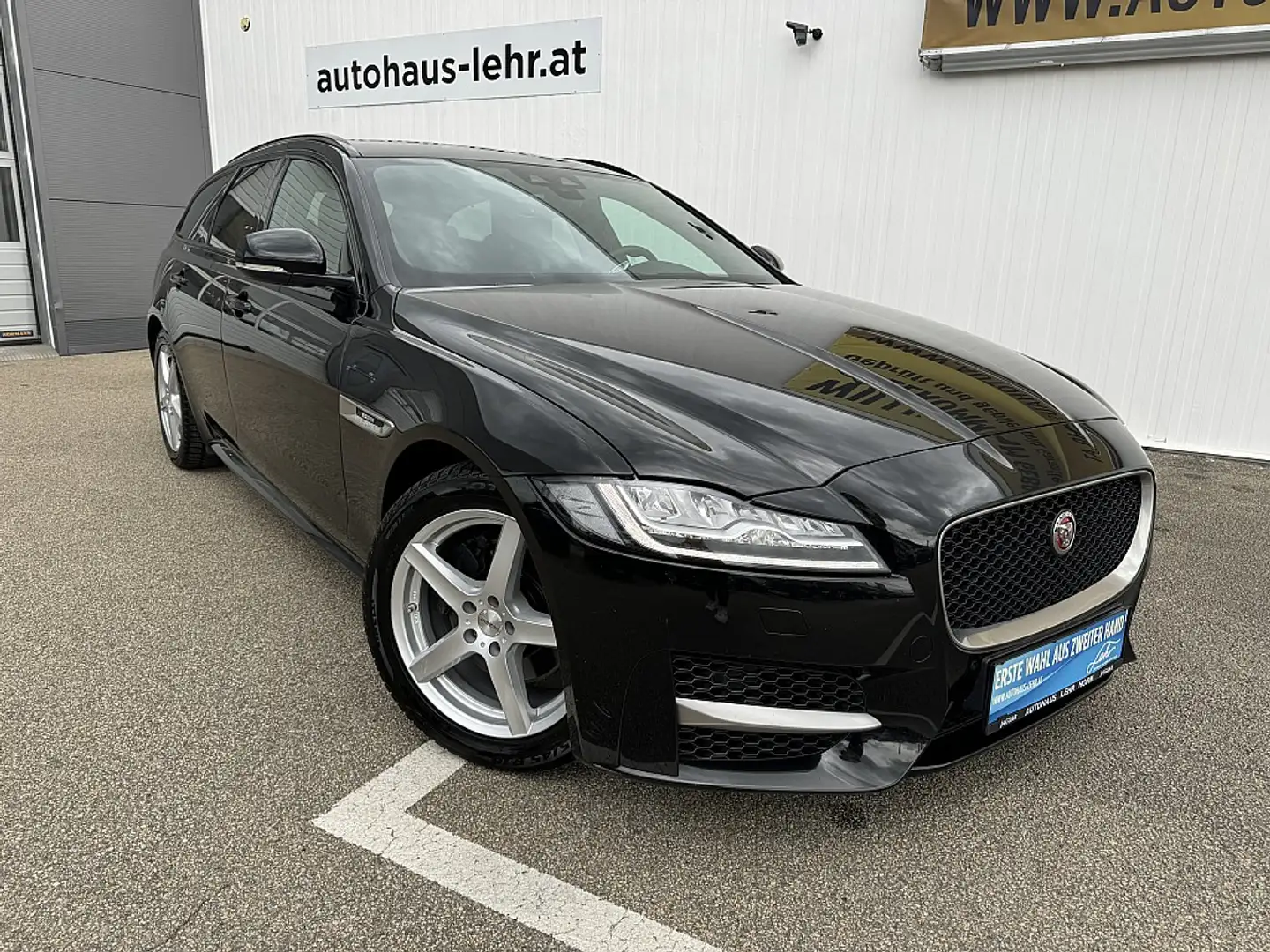 Jaguar XF Sportbrake 20d AWD R-Sport Aut. Zwart - 1