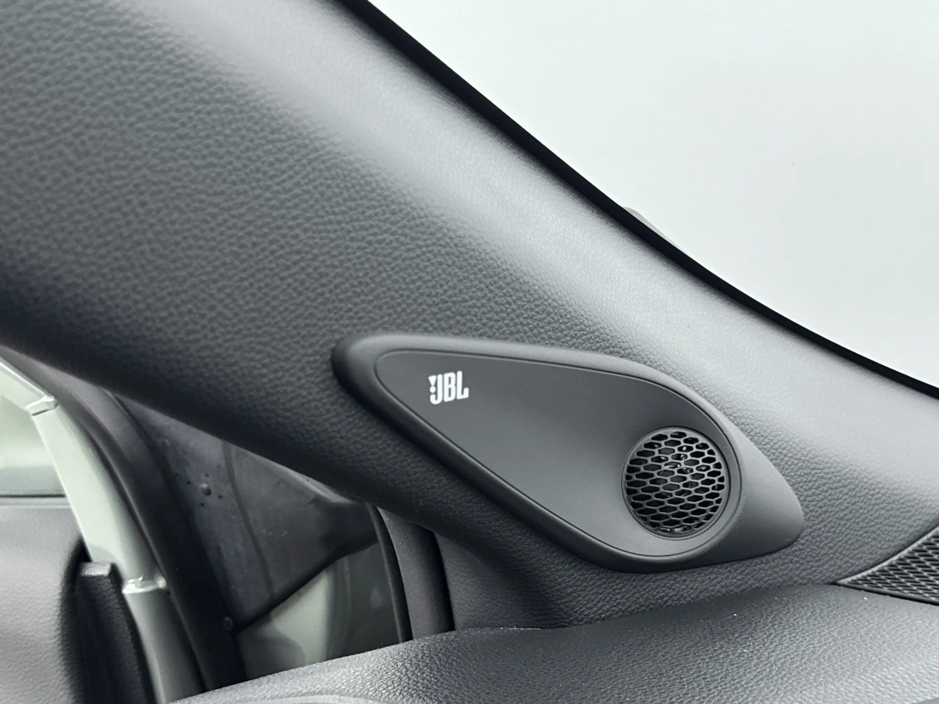 Toyota Corolla Cross Hybrid 200 Executive VOL! | Pano | JBL | Blindspot — photo 11