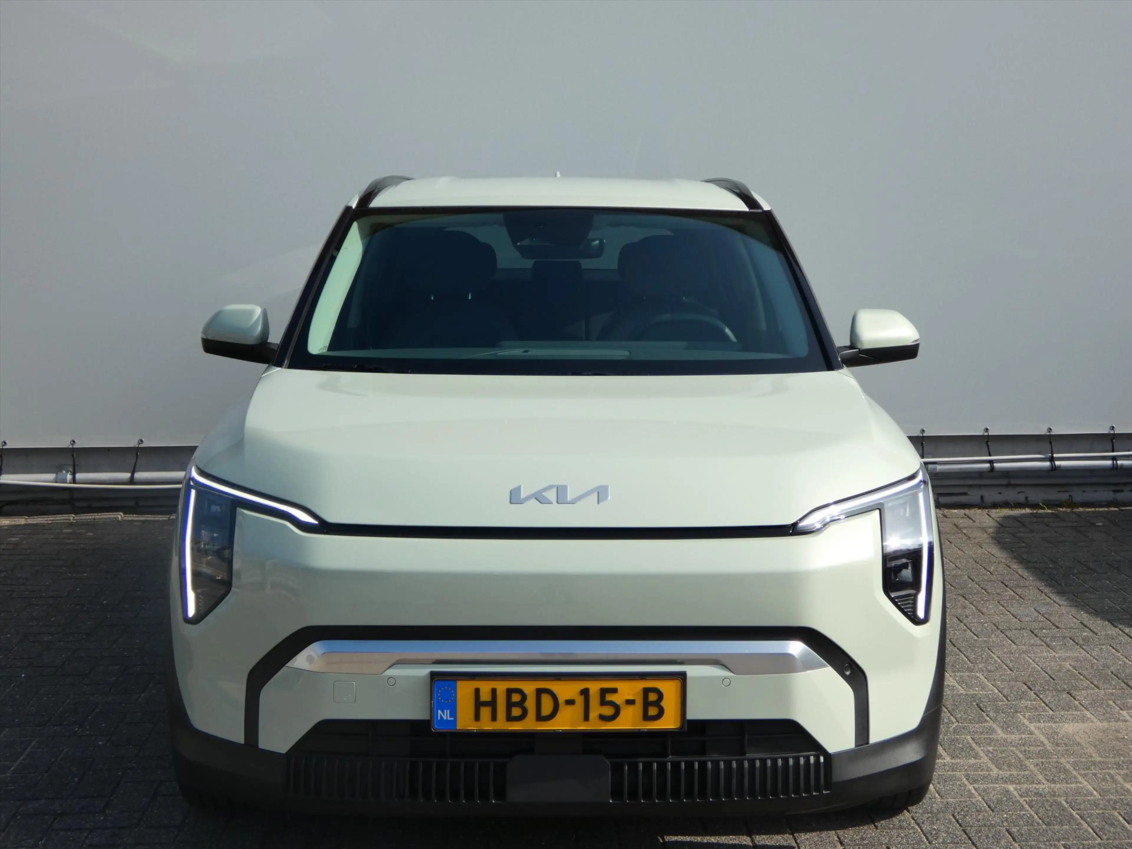 Kia EV3 58,3 kWh 204pk Plus — photo 2