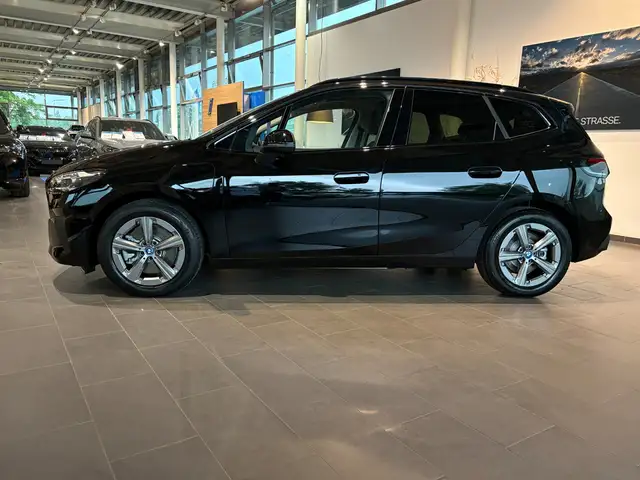 BMW 2 Series view 4