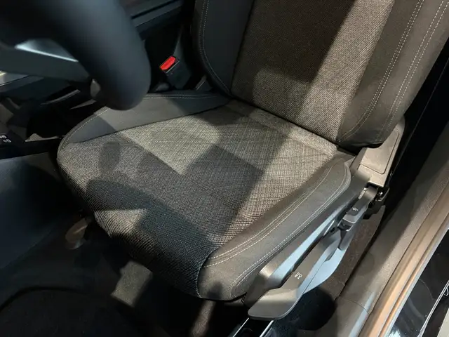 BMW 2 Series view 11