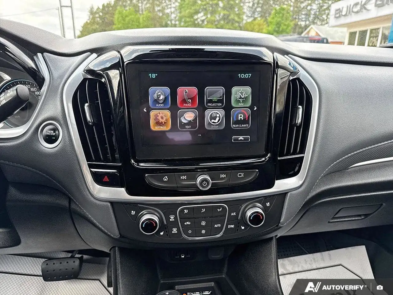 Chevrolet Traverse снимка Chevrolet Traverse