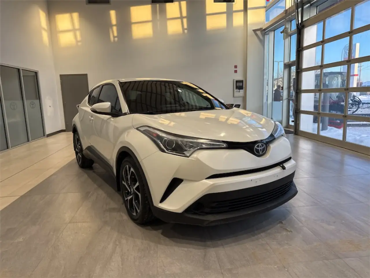 Toyota C-HR снимка Toyota C-HR