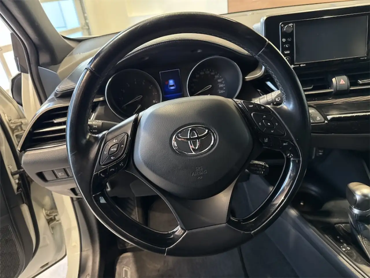 Toyota C-HR снимка Toyota C-HR